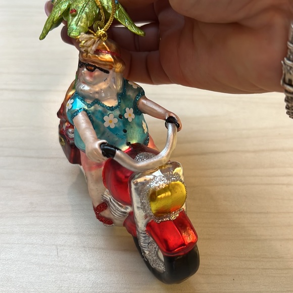 New Blown Glass SANTA CLAUS RIDING  A MOTORCYCLE   Christmas Ornament - Picture 4 of 4